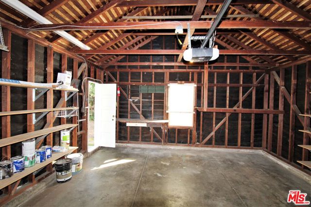 11410 Aqua Vista Street, Studio City CA: https://media.crmls.org/mediaz/ece2a9ab-c674-4539-a4b4-d7dc599eeded.jpg