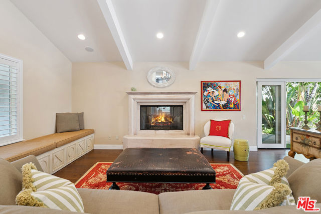 23306 Park Hacienda, Calabasas CA: https://media.crmls.org/mediaz/ece3747b-668e-476f-9f44-8c8c8748a594.jpg