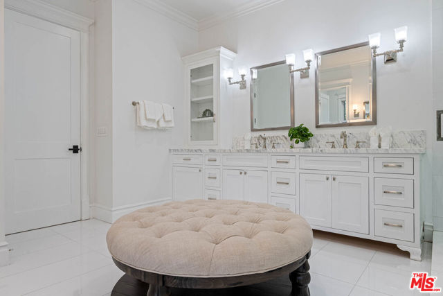 126 N Canyon View Drive, Los Angeles CA: https://media.crmls.org/mediaz/ece38eed-2f0c-42a7-bb7d-2bcd5dba0980.jpg