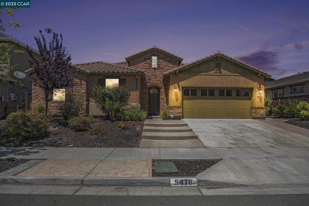 5476 Pinnacle View Way