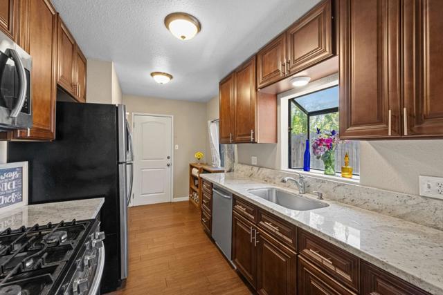 312 Oakshire Avenue, Modesto CA: https://media.crmls.org/mediaz/ece3a957-4a96-4bd1-a6a8-639d332f41f1.jpg