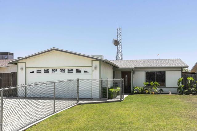 Detail Gallery Image 1 of 1 For 1215 Mckinley Ave, Bakersfield,  CA 93308 - 3 Beds | 2 Baths