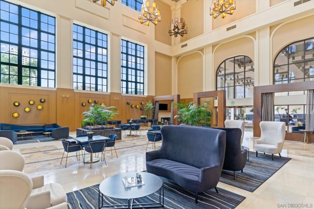 700 W E St, San Diego CA: https://media.crmls.org/mediaz/ece3cc2a-b0e9-425f-a40a-7797525b965f.jpg