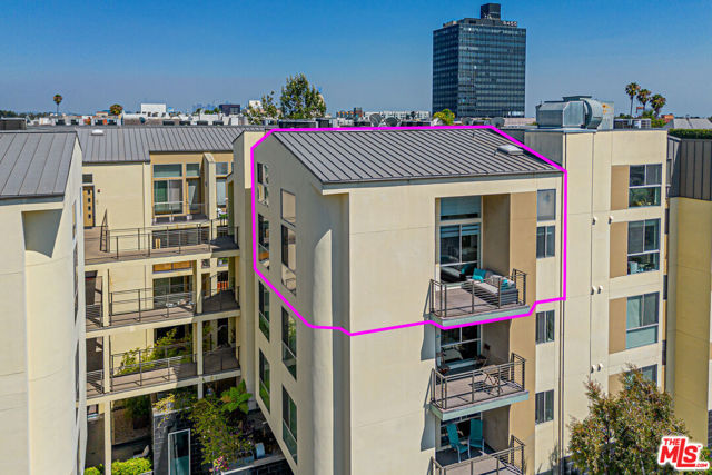 600 S Ridgeley Drive, Los Angeles CA: https://media.crmls.org/mediaz/ece4edfd-4e88-42dd-814b-8ed3cd4aa6d1.jpg
