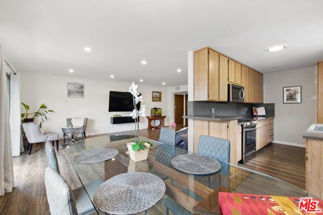 5400 Lindley Avenue, Encino CA: https://media.crmls.org/mediaz/ece504fb-265f-4e6e-b4d4-1d4318ad5d8a.jpg