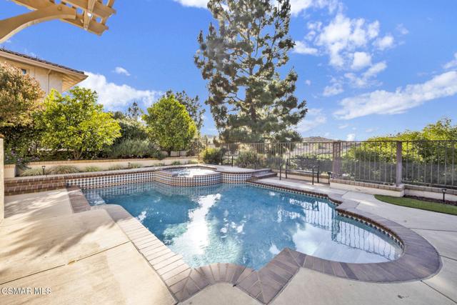 4022 Avenida Verano, Thousand Oaks CA: https://media.crmls.org/mediaz/ece50bde-c4a7-4250-a220-ed20d460bf96.jpg