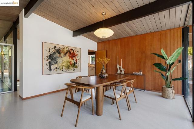 4020 Salem ST, Concord CA: https://media.crmls.org/mediaz/ece56741-8b2a-485c-ac59-e668edd69767.jpg