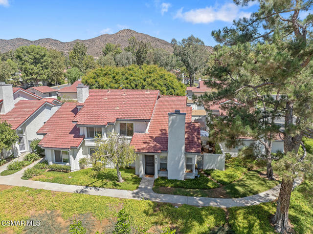 979 Quarterhorse Lane, Oak Park CA: https://media.crmls.org/mediaz/ece5e367-d9f9-40a3-8862-8072c2e210c8.jpg
