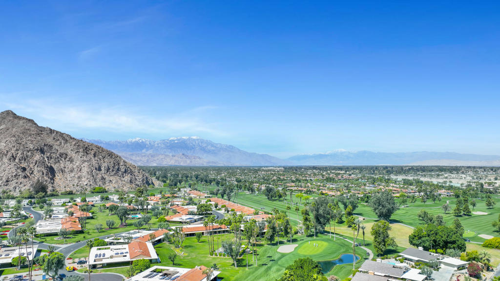 https://media.crmls.org/mediaz/ece5e402-4fcf-41f6-90b7-44d0999ed726.jpg?preset=X-Large