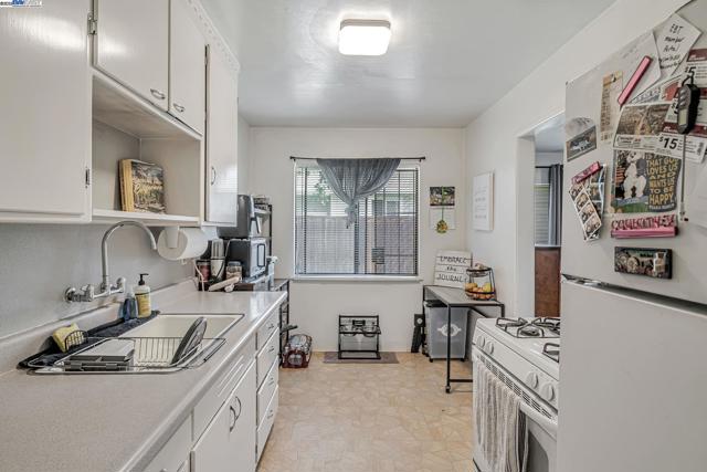 4655 Augustine St, Pleasanton CA: https://media.crmls.org/mediaz/ece60345-68b2-416a-8bbd-71152498e8b9.jpg