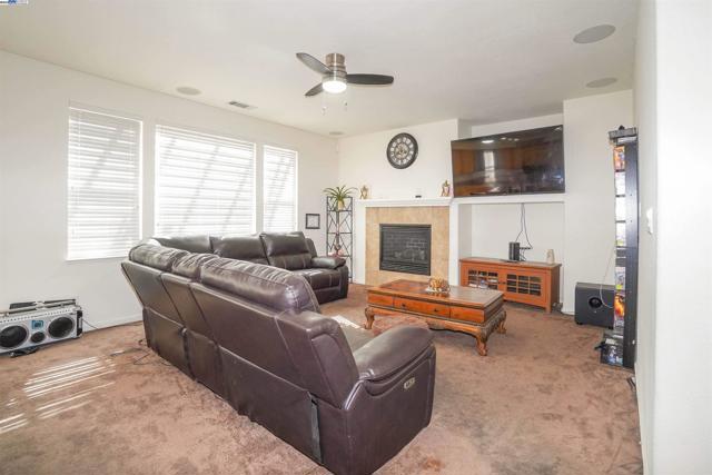 5018 Southport Ct, Antioch CA: https://media.crmls.org/mediaz/ece6da61-7a83-40ac-9272-520055b4f628.jpg