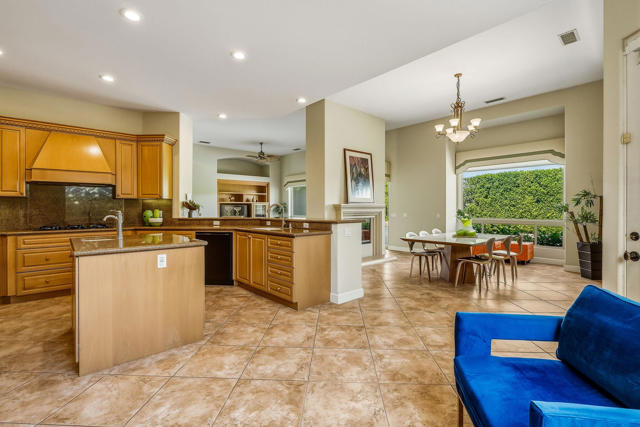 10 Porto Cielo Court, Rancho Mirage, CA 92270
