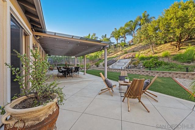 2690 Ponderosa Ct, Escondido CA: https://media.crmls.org/mediaz/ece75920-0f23-4d7a-8afb-7c2b70032dd6.jpg