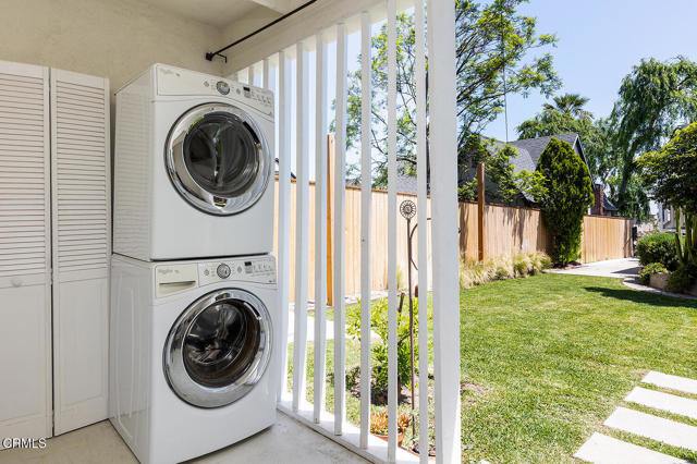 1807 New York Drive, Altadena CA: https://media.crmls.org/mediaz/ece7972e-f382-4967-b2e4-16e314e56a0c.jpg