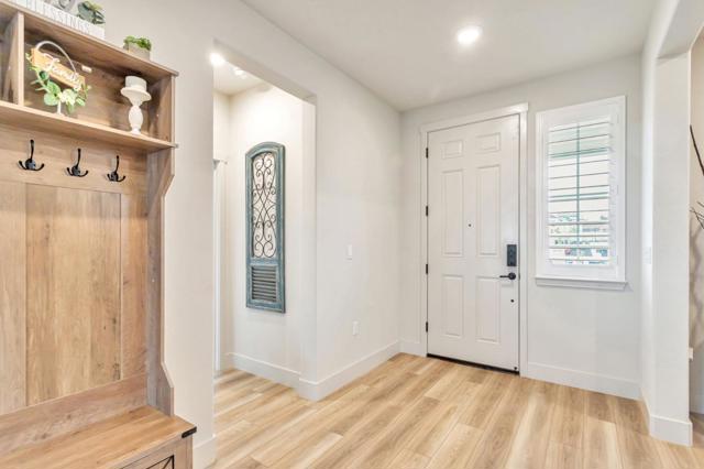 172 Vienna Way, Hollister CA: https://media.crmls.org/mediaz/ece8ad61-199c-4786-aaad-97c9157971a5.jpg