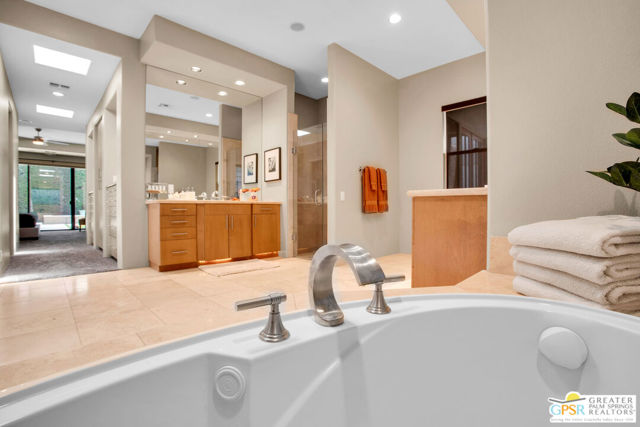 39700 Keenan Drive, Rancho Mirage CA: https://media.crmls.org/mediaz/ece99e53-78bd-415f-b3af-19aa6f935e3b.jpg