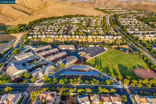 2258 S Donovan Way, San Ramon CA: https://media.crmls.org/mediaz/ece9f452-f874-4b56-9ada-c9c5476ce086.jpg