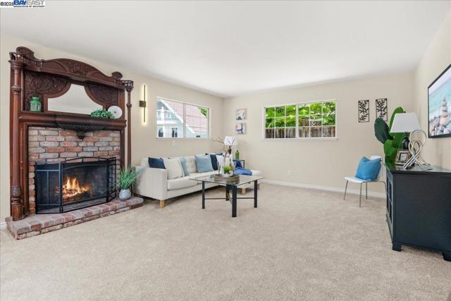 7551 Buckeye Pl, Newark CA: https://media.crmls.org/mediaz/ecea59d2-5bfd-4788-9ca7-ef76524e6302.jpg