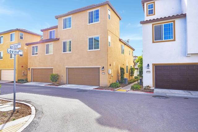 1716 Moon Orchid Ave, Chula Vista CA: https://media.crmls.org/mediaz/ecea9445-d49e-466c-a85b-a9bfcf25f07c.jpg
