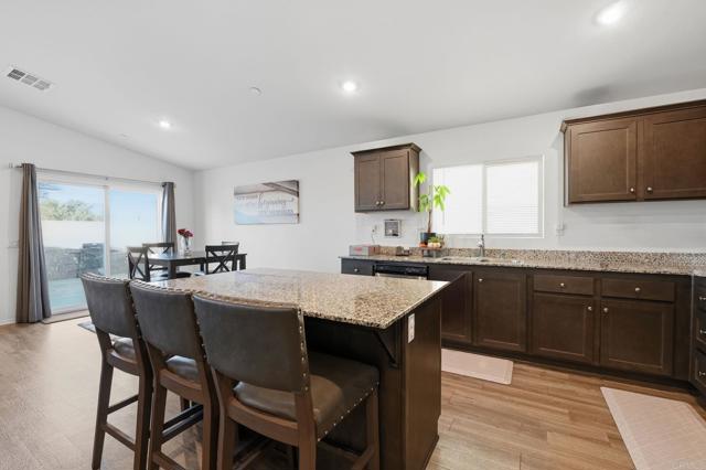 Detail Gallery Image 4 of 30 For 1262 Allegiance Ave, Hemet,  CA 92543 - 4 Beds | 2/1 Baths