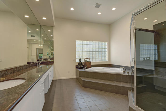 76470 Pala Palms Drive, Indian Wells CA: https://media.crmls.org/mediaz/eceab39e-6a36-475f-a9d0-5ba6b30222b9.jpg
