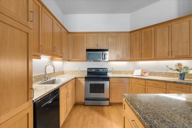 3211 5Th Ave, San Diego CA: https://media.crmls.org/mediaz/eceaf106-2f00-45c2-a488-b217f7cce707.jpg