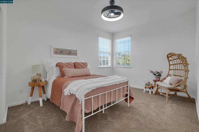 2856 Gardenside Ct, Brentwood CA: https://media.crmls.org/mediaz/ecebbcc7-d1b2-4f14-ad9f-f43a4ac11b6b.jpg