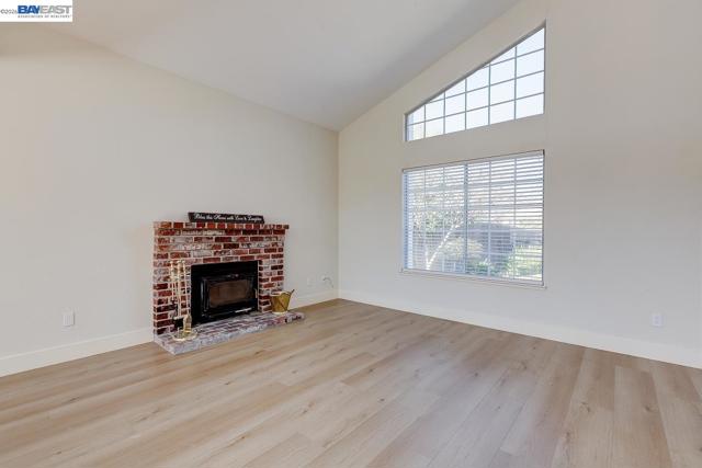 8524 Oak Harbour Ct, Fair Oaks CA: https://media.crmls.org/mediaz/ecec0320-563c-4148-9d34-303c95a3f19a.jpg