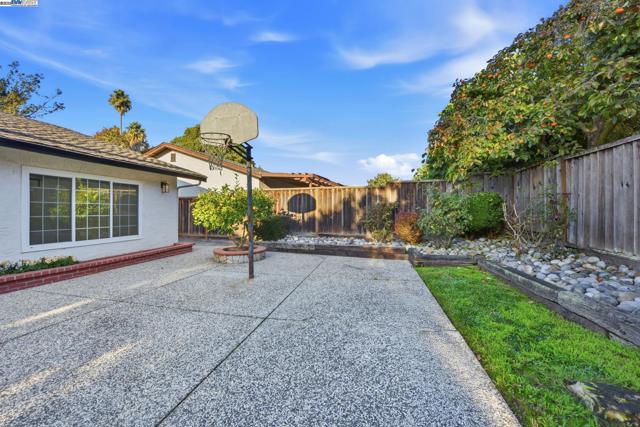 3312 San Marco Ct, Union City CA: https://media.crmls.org/mediaz/ecec2c4b-0d02-4c75-abfa-8617e5fcc40f.jpg