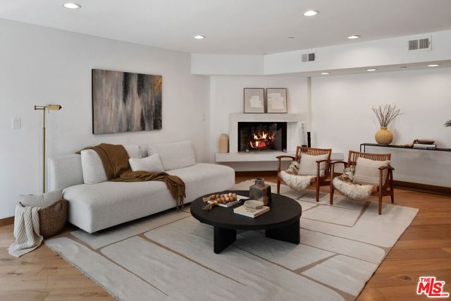 512 Brooks Avenue, Venice CA: https://media.crmls.org/mediaz/ecec7d0b-ec61-4294-b630-2bc1d6464514.jpg