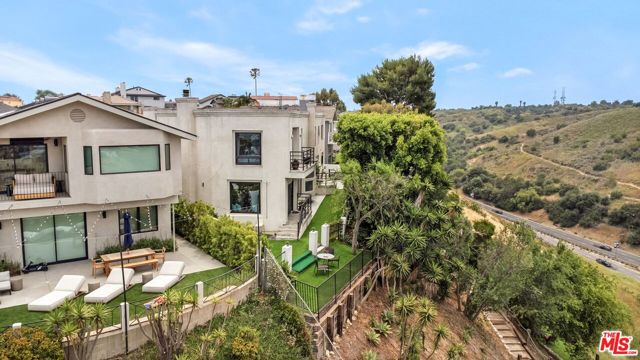 4223 Don Carlos Drive, Los Angeles CA: https://media.crmls.org/mediaz/ecedab96-f5a6-4ca0-b431-7e5a7559e08a.jpg
