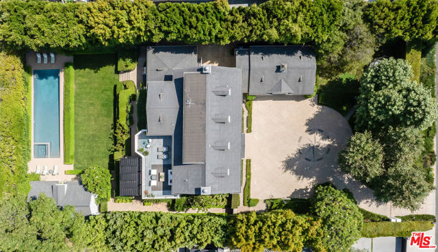 130 S Cliffwood Avenue, Los Angeles CA: https://media.crmls.org/mediaz/ecedc574-1f0e-4ace-b7e8-b9551e54e546.jpg