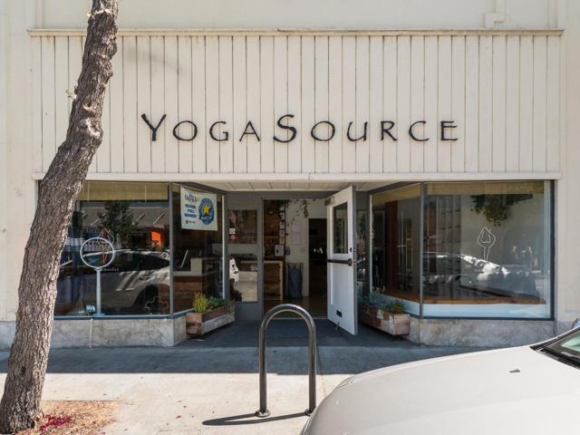 685 High Street, Palo Alto CA: https://media.crmls.org/mediaz/eceddc0d-c1c9-4dbe-953b-5f18519e5b0e.jpg
