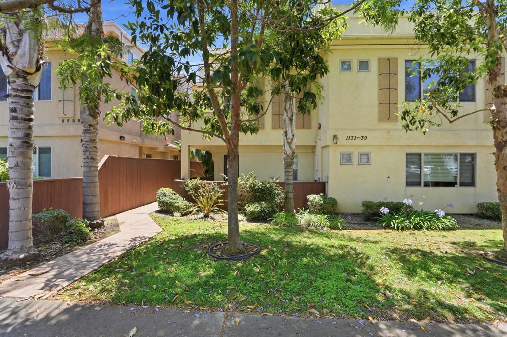 1137 Felspar Street - photo 2