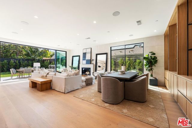3267 Colby Avenue, Los Angeles CA: https://media.crmls.org/mediaz/ecefcc4c-c1e9-4253-8687-e475722c3bd4.jpg
