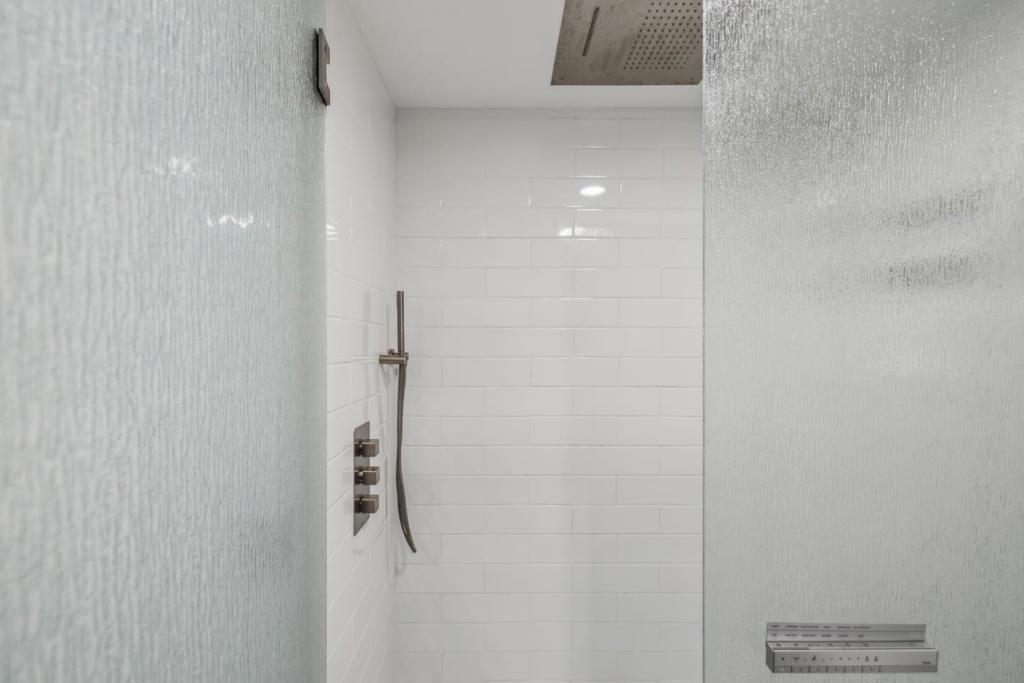 https://media.crmls.org/mediaz/eceff86b-a4a5-43e7-9f24-630afedbce15.jpg?preset=X-Large