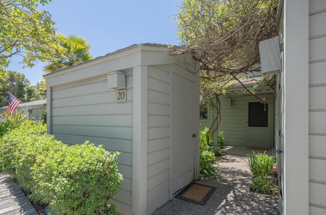 20 Woodside Place, Carmel Valley CA: https://media.crmls.org/mediaz/ecf00a08-982e-4b1a-a398-1a5d861008fb.jpg