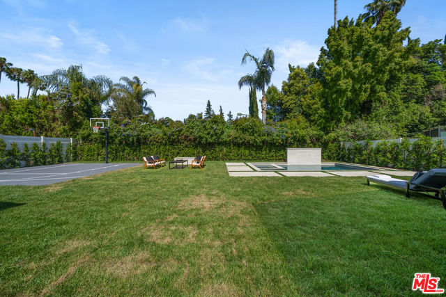 5036 Woodley Avenue, Encino CA: https://media.crmls.org/mediaz/ecf0abc0-6c7d-407b-8d26-c8393268af1f.jpg