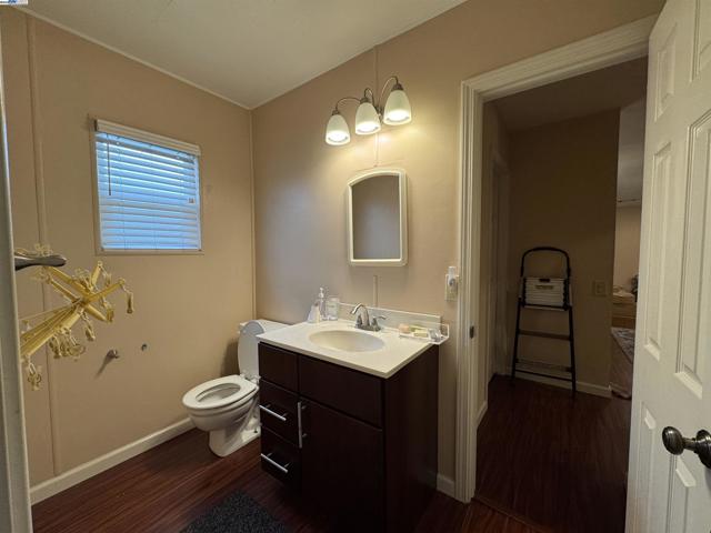 167 Kona Cir, Union City CA: https://media.crmls.org/mediaz/ecf0b0a2-5868-4843-9ec2-9e38c671855f.jpg
