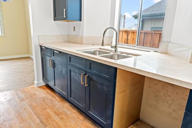 104 Bridgeview Ct, Crockett CA: https://media.crmls.org/mediaz/ecf0f790-0f37-4128-863e-fe7abf8e583d.jpg
