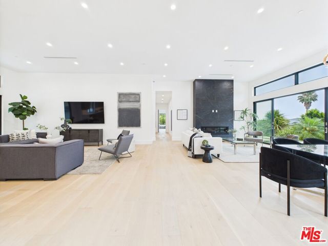 4637 Dunas Lane, Tarzana CA: https://media.crmls.org/mediaz/ecf108f6-b400-4b7c-85d6-1fda021893ad.jpg