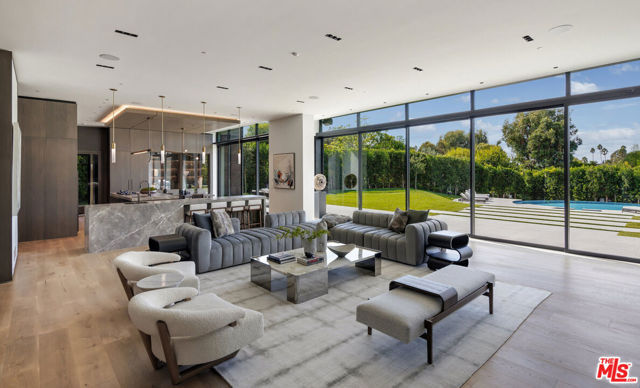 615 N Faring Road, Los Angeles CA: https://media.crmls.org/mediaz/ecf1b410-177e-4fe6-bb35-a7386dcb4660.jpg