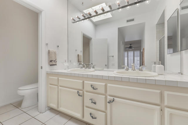 141 Lake Shore Drive, Rancho Mirage CA: https://media.crmls.org/mediaz/ecf3a26c-087a-4b6e-9ba9-a9155797af33.jpg