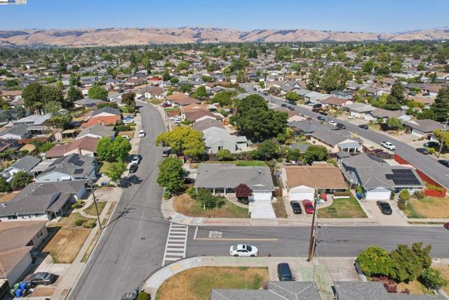 36302 Frobisher Dr, Fremont CA: https://media.crmls.org/mediaz/ecf4152a-354b-4fe9-8d02-f05d71f7b927.jpg