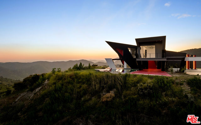 2514 Cayman Road, Malibu CA: https://media.crmls.org/mediaz/ecf4447a-4a11-4e81-a26e-d334f8bdf676.jpg