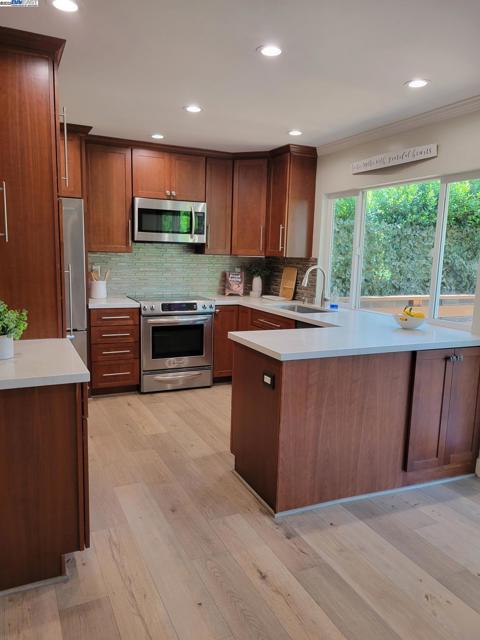 2387 Gomes Rd, Fremont CA: https://media.crmls.org/mediaz/ecf52897-0f12-4336-93e2-3f8d2293c77f.jpg