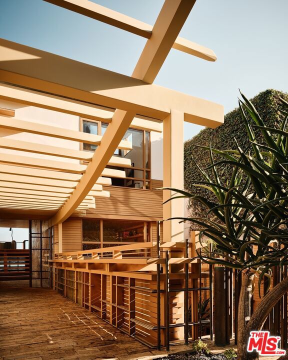 26820 Malibu Cove Colony Drive, Malibu CA: https://media.crmls.org/mediaz/ecf52ad5-f096-4a9a-b819-4b7ec63e78b4.jpg
