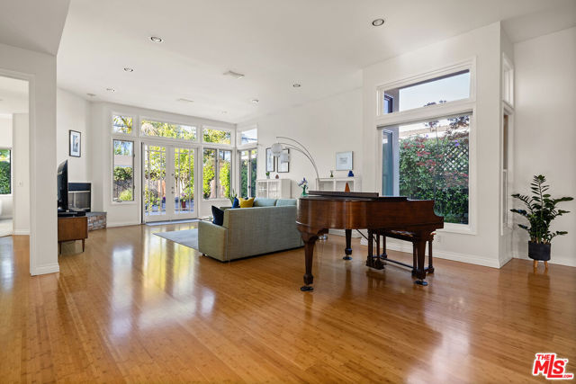 6363 Nancy Street, Los Angeles CA: https://media.crmls.org/mediaz/ecf57ea6-489d-4a79-bb85-bf6a28012385.jpg