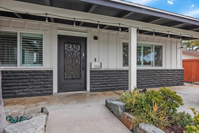 3984 Scott Dr., Carlsbad CA: https://media.crmls.org/mediaz/ecf5bcbf-40bd-41eb-81f0-72499216a740.jpg