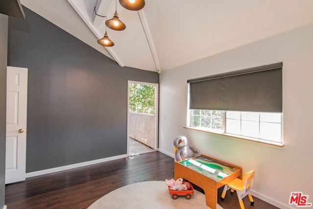 9400 Noble Avenue, North Hills CA: https://media.crmls.org/mediaz/ecf6377f-5d68-4f59-9935-8706749a4488.jpg